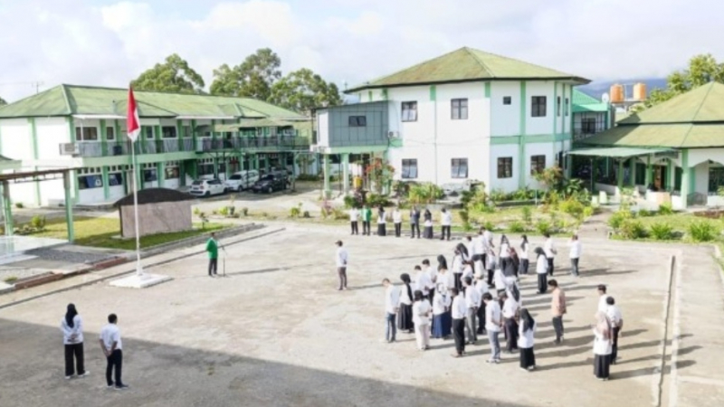 Civitas Akademik Kampus UNAI'M Yapis Wamena melaksanakan apel Selasa (15/4) kemarin. (Dok UNAI'M For rinduyalimo.com)
