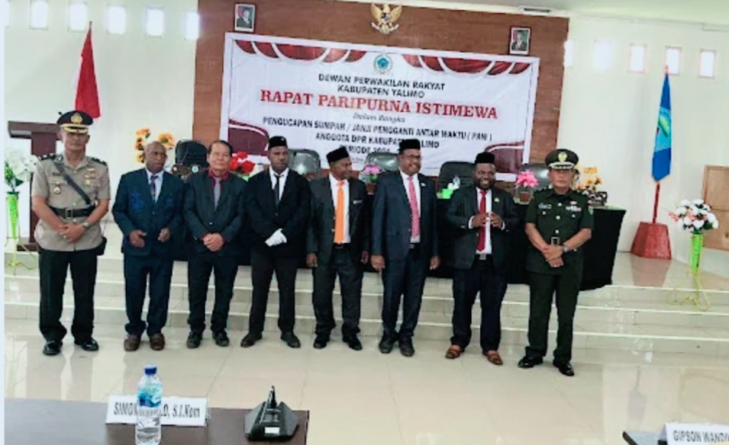 Foto Bersama Usai Rapat Paripurna Terkait Penganti Antar Waktu (2025))